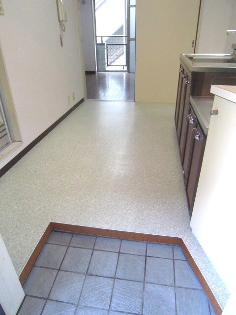 物件内観写真11　(玄関)