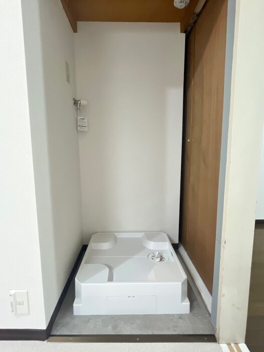 物件内観写真18　(洗濯機置場)