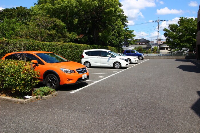 物件外観写真6　(駐車場)