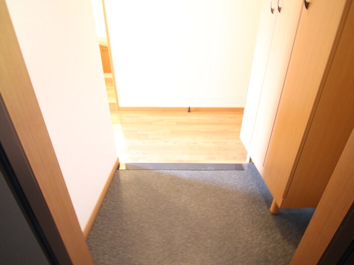 物件内観写真16　(玄関)