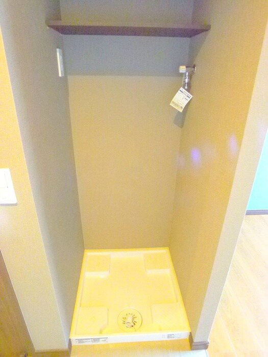 物件内観写真16　(洗濯機置場)