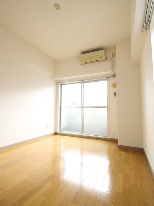 物件内観写真7　(室内からの展望)