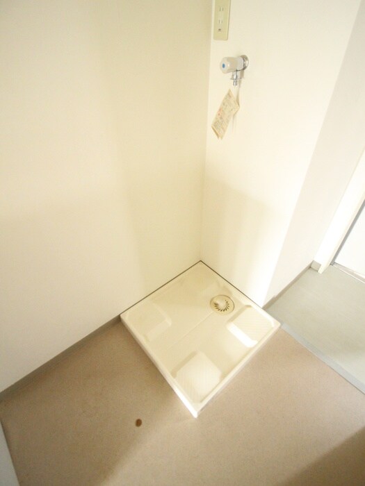 物件内観写真13　(洗濯機置場)