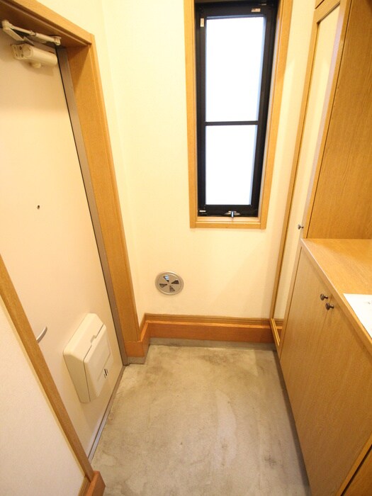 物件内観写真13　(玄関)