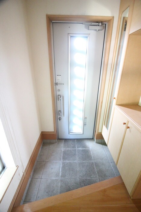 物件内観写真12　(玄関)