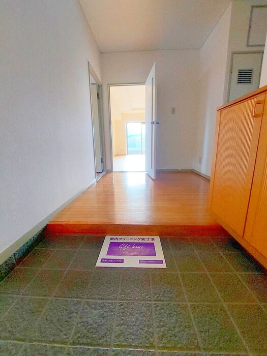 物件内観写真7　(玄関)