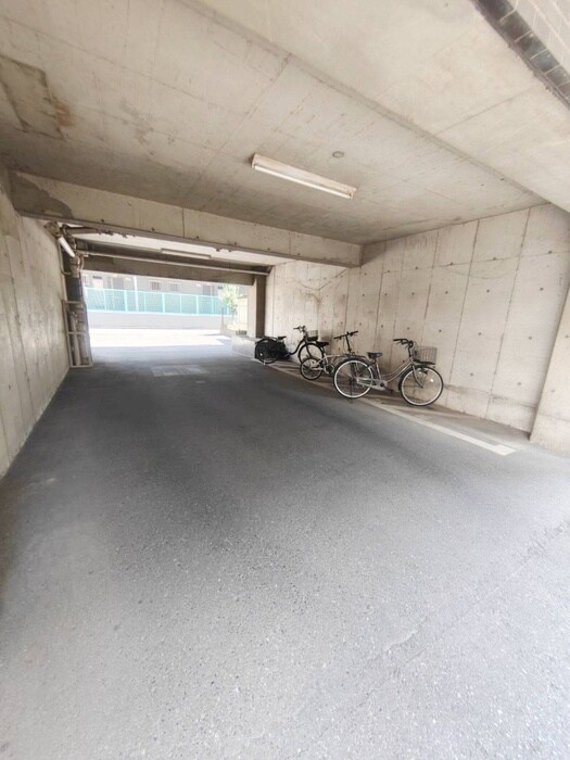物件外観写真5　(駐輪場)