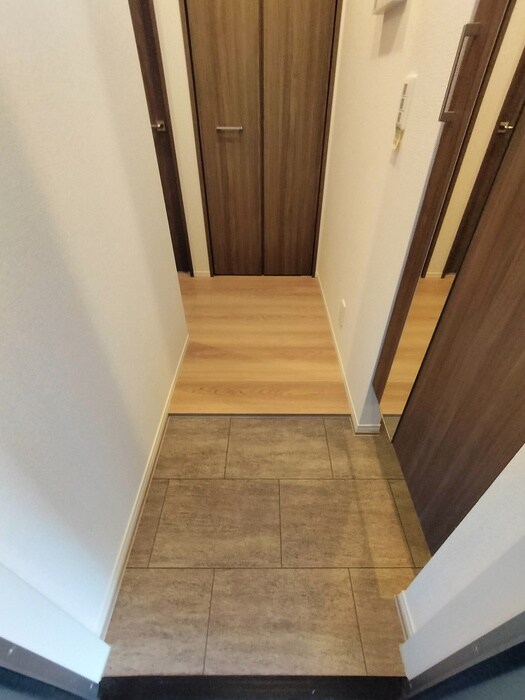 物件内観写真16　(玄関)