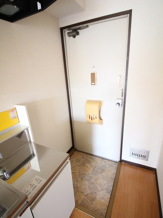 物件内観写真7　(玄関)