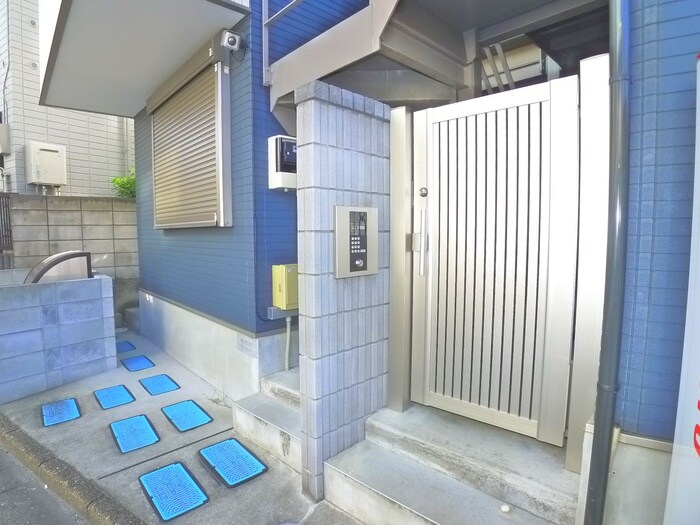 物件外観写真5　(エントランス部分)