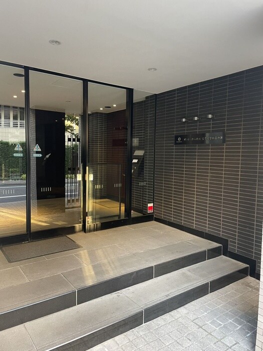 物件外観写真4　(エントランス部分)