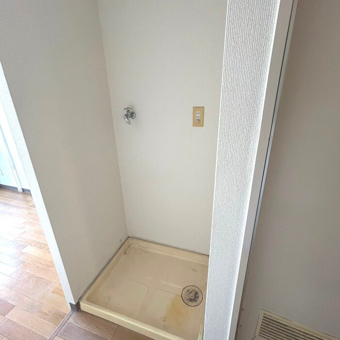 物件内観写真9　(洗濯機置場)