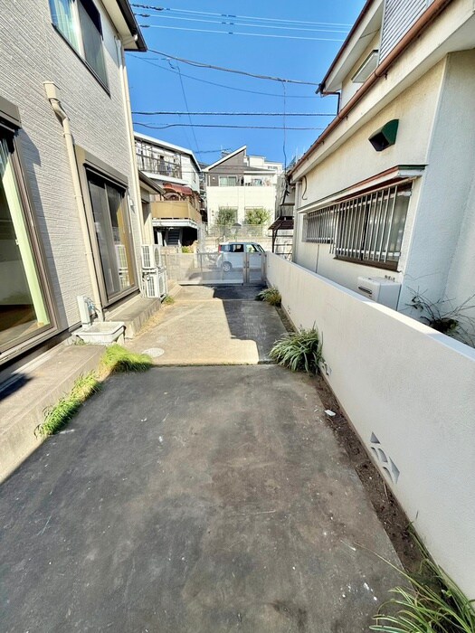 物件外観写真5　(駐車場)