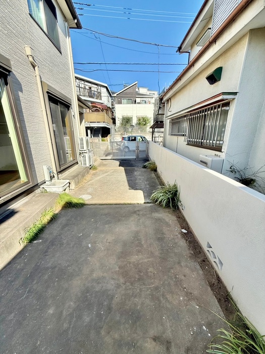 天沼2丁目戸建の駐車場