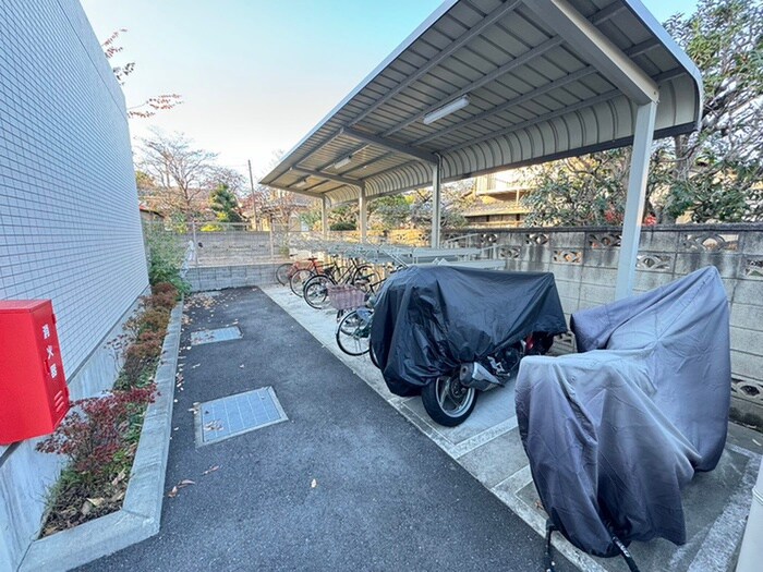 物件外観写真4　(駐輪場)