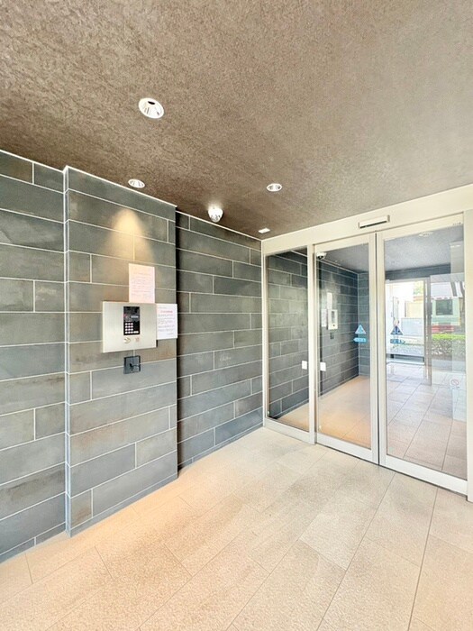 物件外観写真5　(エントランス部分)