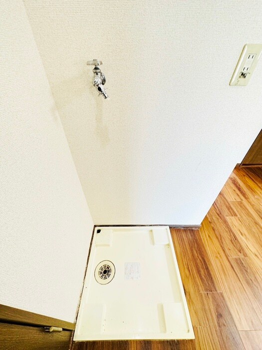 物件内観写真15　(洗濯機置場)