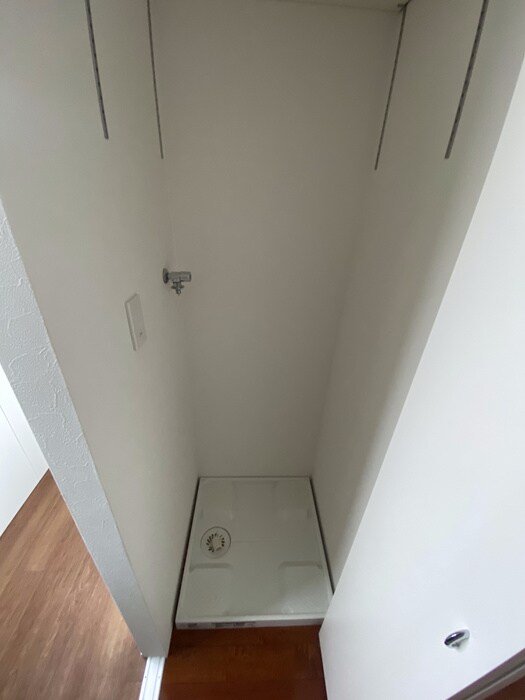 物件内観写真16　(洗濯機置場)