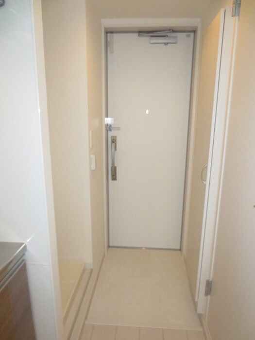 物件内観写真4　(玄関)