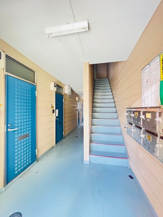 物件外観写真5　(エントランス部分)