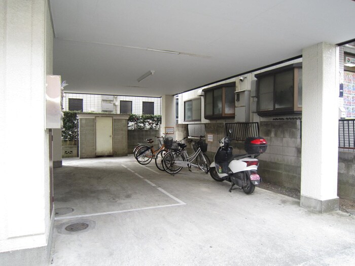 物件外観写真6　(駐輪場)