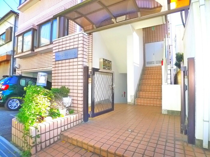 物件外観写真2　(エントランス部分)