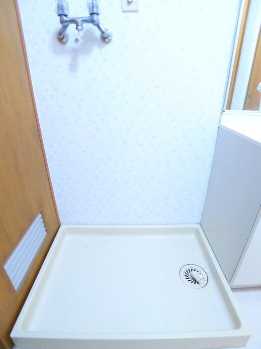 物件内観写真15　(洗濯機置場)