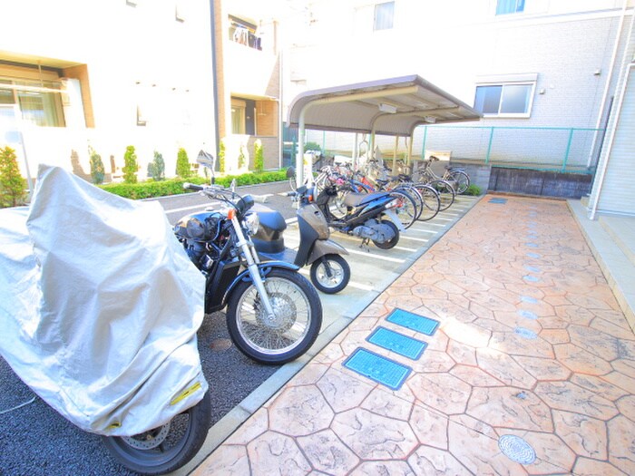 物件外観写真3　(駐輪場)