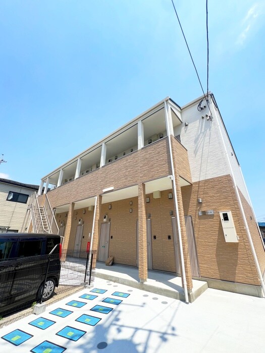 物件外観写真1　(エントランス部分)