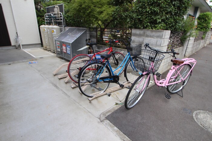物件外観写真6　(駐輪場)