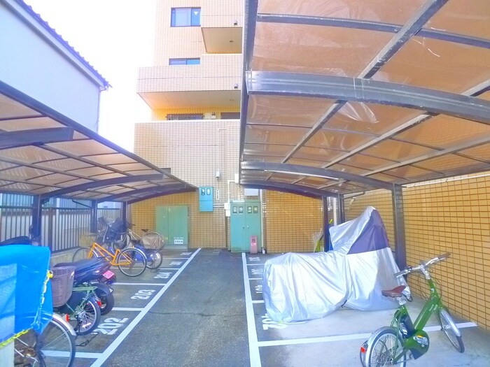 物件外観写真5　(駐輪場)