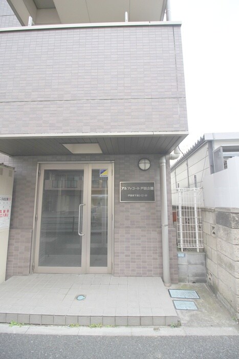 物件外観写真4　(エントランス部分)