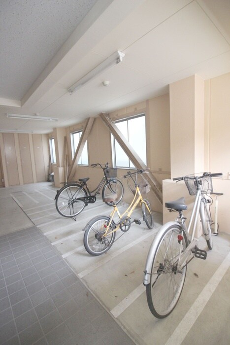 物件外観写真5　(駐輪場)