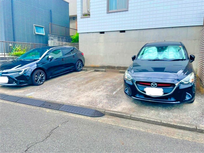 物件外観写真6　(駐車場)