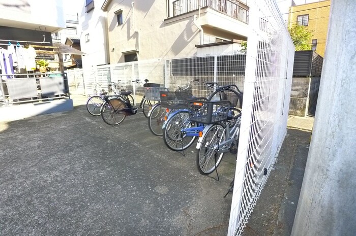 物件外観写真2　(駐輪場)