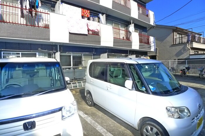 物件外観写真3　(駐車場)