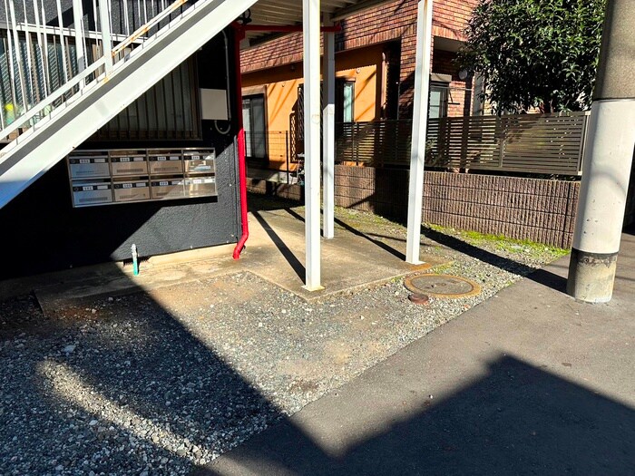 物件外観写真2　(エントランス部分)