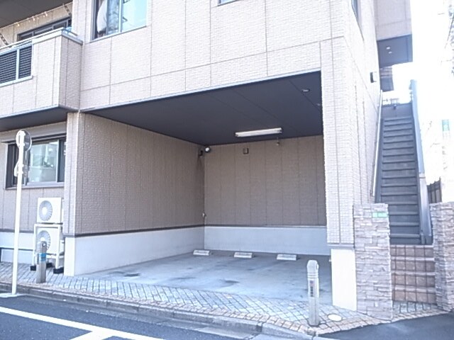 物件外観写真2　(駐車場)