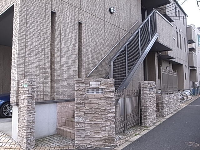 物件外観写真3　(エントランス部分)