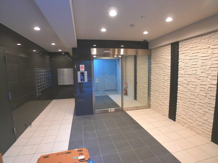 物件外観写真4　(エントランス部分)