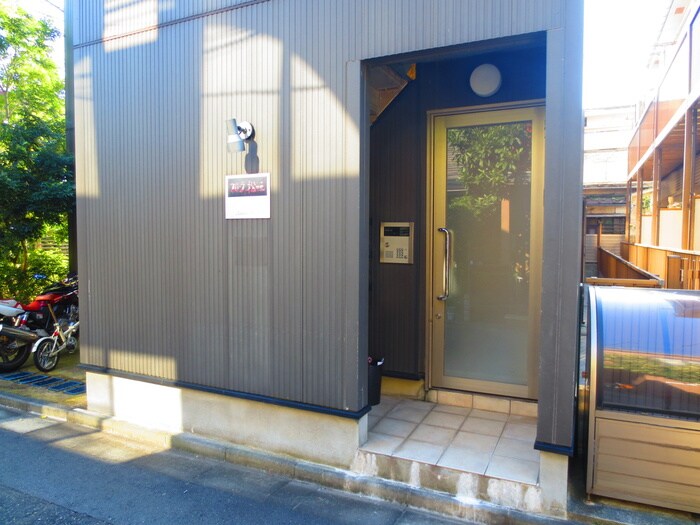 物件外観写真3　(エントランス部分)