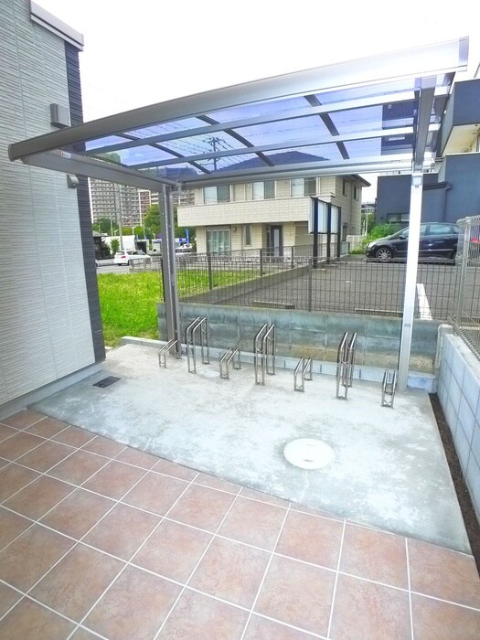 物件外観写真4　(駐輪場)