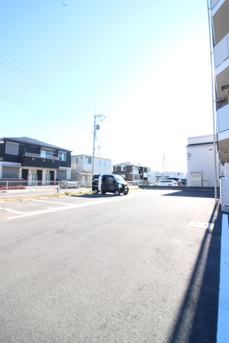 物件外観写真5　(駐車場)