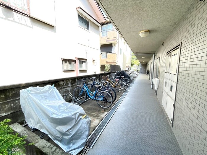 物件外観写真3　(駐輪場)