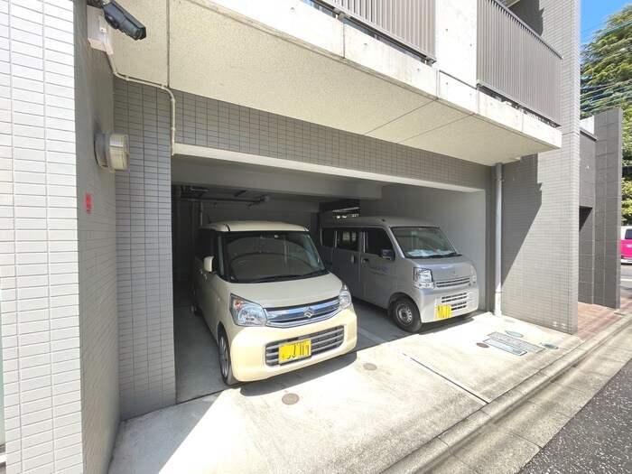 物件外観写真5　(駐車場)