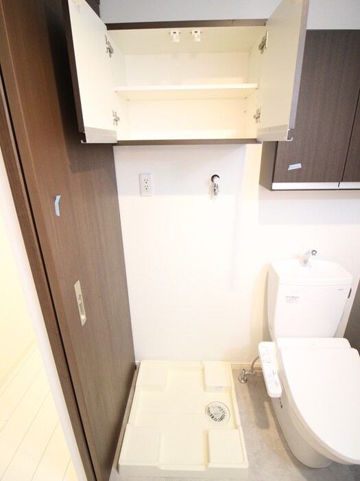 物件内観写真14　(洗濯機置場)