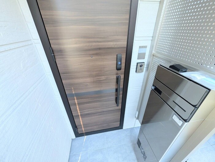 物件内観写真16　(玄関)