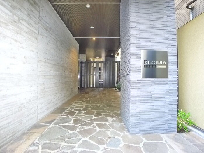 物件外観写真2　(エントランス部分)