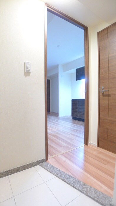 物件内観写真7　(玄関)