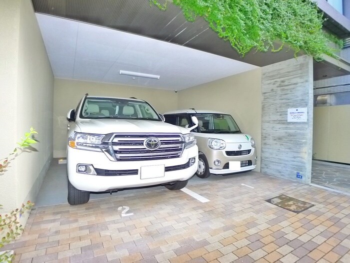 物件外観写真5　(駐車場)